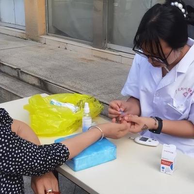 雪峰寺社區聯合雪峰醫院開展進社區義診活動，提供健康咨詢服務